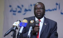 صديق تاور يصل كسلا للوقوف على الأوضاع بالولاية.