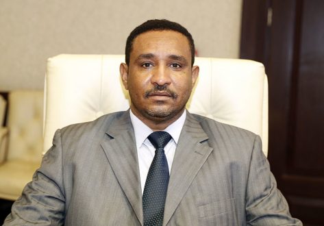 وراق يبحث سير عمل المشروعات التي ينفذها برنامج إيفاد بالولاية