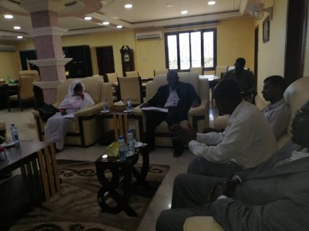 مدير محجر القضارف يستعرض تجربة فحص مناعة المواشي بالسودان