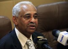 وزير الإعلام يزور البجراوية للوقوف ميدانيا على اثر الفيضانات عليها