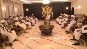 البرهان يعد بإيجاد حلول ناجعة لكافة قضايا الشرق.