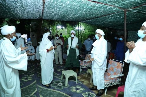 النائب الأول يؤدي واجب العزاء في فقيد البلاد الصادق المهدي