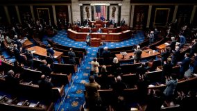 مجلس النواب يصوت على قرار يدعو بينس لتفعيل المادة 25 لعزل ترامب