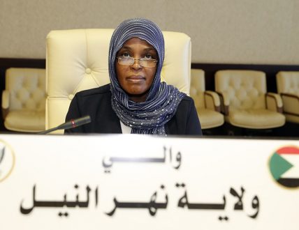 والي نهر النيل تؤكد اهتمام حكومتها بالخدمات الأساسية للمواطنين