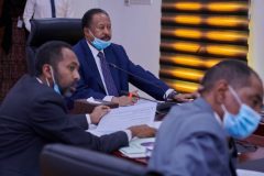 حمدوك يطمئن على خطوات التحضير لمؤتمر باريس