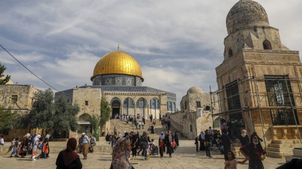 بعد يومين منذ وقف إطلاق النار.. الجيش الإسرائيلي يقتحم المسجد الأقصى