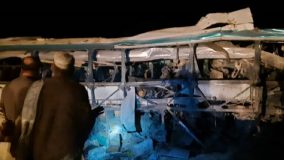قتلى وجرحى بانفجار حافلة جنوبي أفغانستان