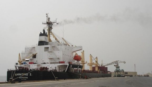 ميناء الخير يستقبل عدداً من ناقلات المشتقات البترولية