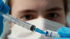 وزير خارجية الفلبين يعلق على فاعلية لقاح “سبوتنيك V”