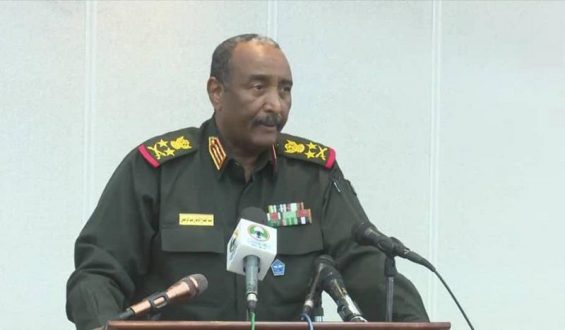 القائد العام للقوات المسلحة يصل منطقة الفشقة