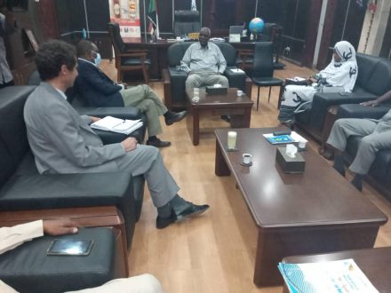 أمين عام حكومة الجزيرة يلتقي وفد المفوضية السامية لشئون اللاجئين