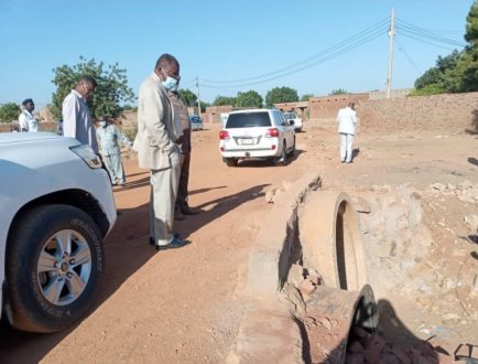 أمين عام حكومة الجزيرة يتفقد العمل في طريق أبوحراز