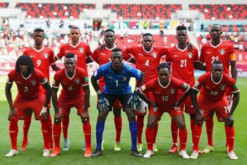 بعثة المنتخب الوطني تصل الكاميرون وتعلن الجاهزية