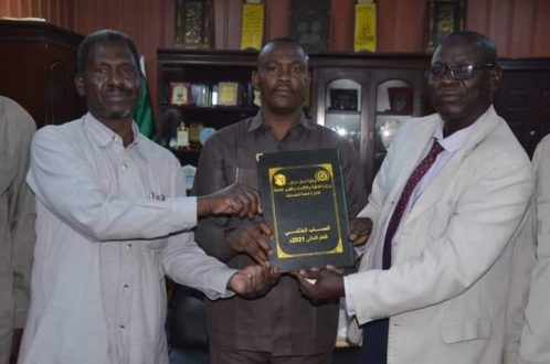 نمر يتسلم خطاب شكر من ديوان الحسابات القومي