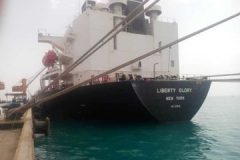 تفريغ ناقلات المشتقات البترولية بميناء الخير ببورتسودان