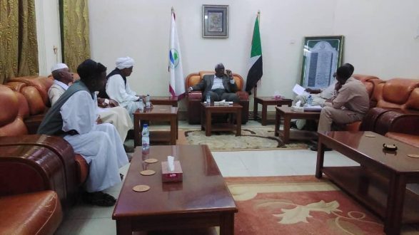 والي نهر النيل يناقش مع وفدمن الجريف محلية المتمة قضاياالمنطقة