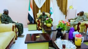 والي الخرطوم يستقبل رئيس تيار الوسط القيادي التوم هجو واللقاء يؤكد حسم التمرد داخل الولاية