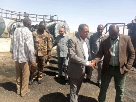 مسيرة تستهدف مستودع وقود بمطار دنقلا والوالي يقف ميدانيا على الأضرار