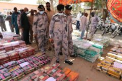 مدير عام قوات الجمارك يقف على ضبطية ضخمة لمكافحة التهريب بولاية البحر الأحمر