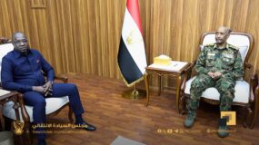 البرهان يلتقي رئيس المخابرات المالي