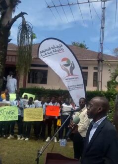 للتنديد بجرائم الميليشيا في “زمزم وأبوشوك”،، وقفة كمبــالا،، رسائل ومواقف وطنية