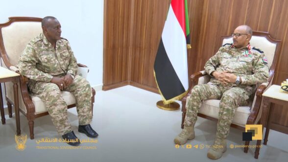 إبراهيم جابر يطلع على استعدادت ولاية الجزيرة لاستبدال العملة