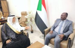 وزير الداخلية يلتقى سفير المملكة العربية العربية السعودية بالسودان واللقاء يبحث أفاق التعاون بين الجانبين
