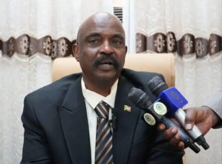 والي الشمالية يصدر قرارات باعفاء 3 مسؤولين وتكليف اخرين