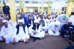 رئيس مجلس الوزراء الإنتقالي يؤدي صلاة العيد بمسجد قباء بمدينة بورتسودان