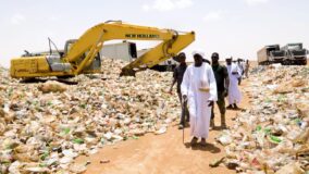 والي الخرطوم يقف على مجمع معالجة النفايات وإعادة تدويرها ويقف على المرافق الخدمية بمدينة الصحفيين بالحارة (100)