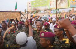 البرهان يشارك المواطنين احتفالات المولد النبوي الشريف