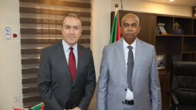 وزير الطاقة يبحث مع السفير التركي استئناف العمل في مشروع كهرباء كلاناييب