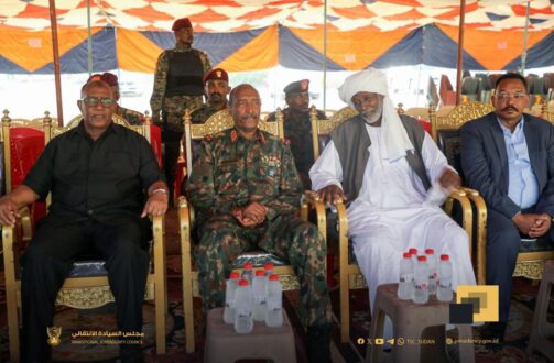 البرهان يقدم واجب العزاء في الفقيد الدكتور محمد طاهر إيلا