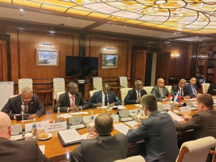 وزيرا المالية والطاقة يعقدان لقاء ً ثنائياً مهماً مع نائب رئيس وزراء روسيا الاتحادية 