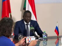مؤتمر صحفي لسفير السودان لدى روسيا لتسليط الضوء على انتهاكات وجرائم مليشيا الدعم السريع