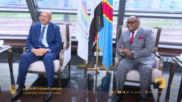 إبراهيم جابر يصل كينشاسا للمشاركة في القمة التاسعة لمنطقة البحيرات