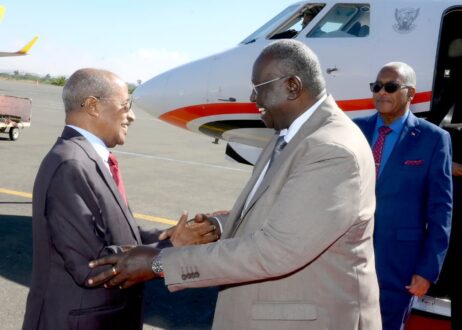 عقار يلتقي الرئيس الأريتري ويطلعه على تطورات الأوضاع فى السودان