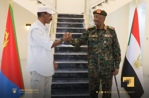البرهان يستقبل أسياس أفورقي في قصر الضيافة ببورتسودان