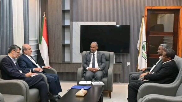 وزير الصحة يلتقي سفير ايران بالسودان