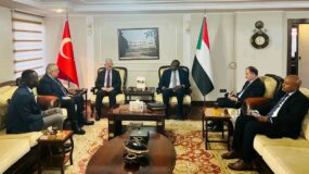 السفير نادر يوسف يبحث مع جامعة العلوم الصحية التركية استئناف نشاطها الأكاديمي في السودان