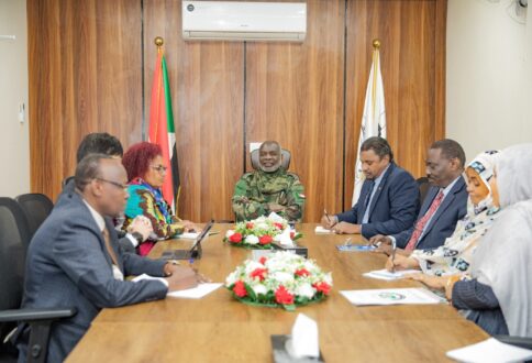 وزير المالية يطلع على نتائج زيارة بعثة البنك الدولي للسودان