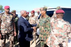 البرهان: عدم حرمان أي سوداني من استخراج الأوراق الثبوتية حتى وإن كان لديه بلاغات جنائية فهذه حقوق مشروعة