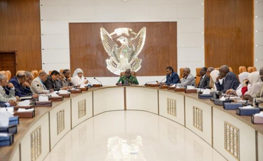 التوقيع على تقرير حسابات الحكومة المشترك بين وزارة المالية وبنك السودان للعام 2025م