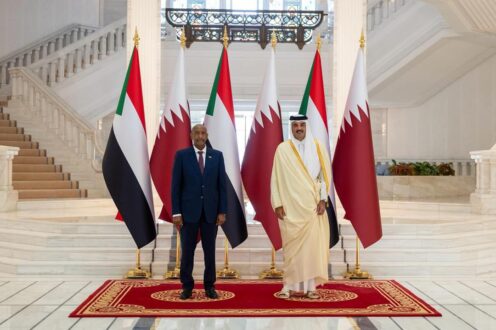 البرهان يصل الدوحة و الأمير تميم بن حمد يقيم له مراسم استقبال رسمية
