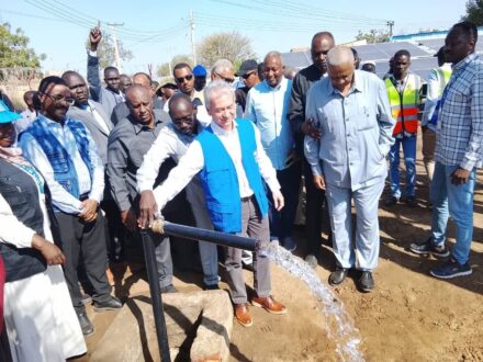 والي الجزيرة يشيد ببرنامج الأمم المتحدة الإنمائي لإنفاذ مشاريع خدمية بالولاية