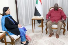 ​عقار يؤكد التزام الحكومة بدعم وتسهيل أنشطة منظمات المجتمع الدولي العاملة في مجال الصحة