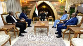 رئيس الوزراء يؤكد حرص حكومة الأمل على دعم وتطوير مشروع الجزيرة بإعتباره عماد الزراعة بالبلاد