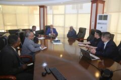 وزير الطاقة يلتقي وفد شركة شيوان الصينية