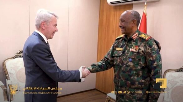 البرهان يلتقي المبعوث الشخصي للأمين العام للأمم المتحدة بيكا هافيستو
