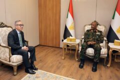 البرهان يطلع المبعوث الخاص للأمين العام للأمم المتحدة للقرن الأفريقي على الأوضاع في البلاد